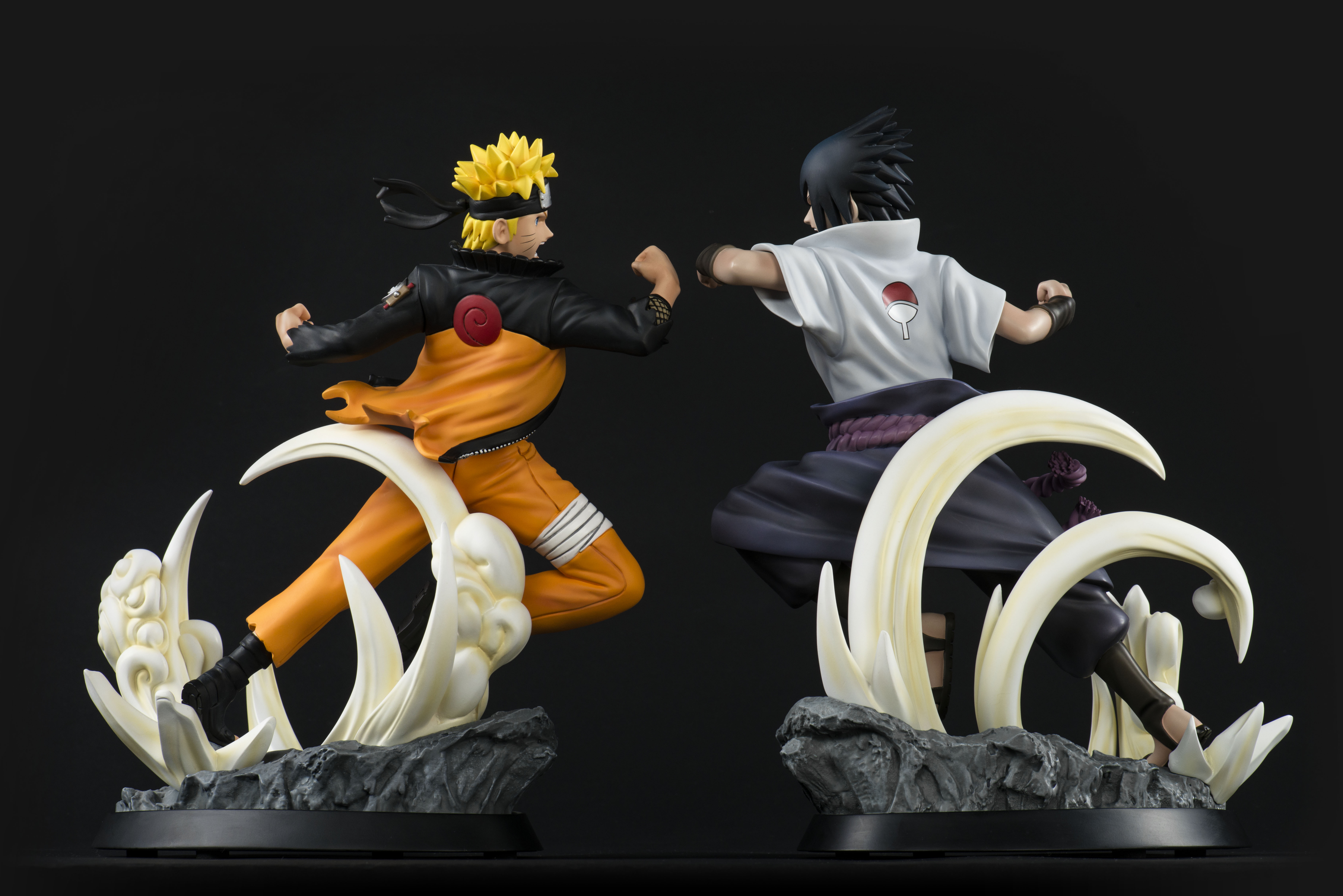 naruto two statues