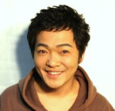 One Piece X - Yutaka Aoyama é o dublador do Page One. Ele