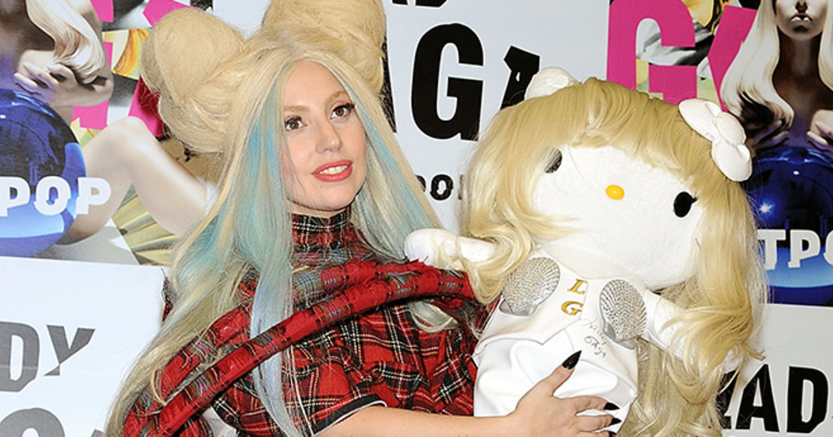 Es lady. Кяри Памю Памю и леди Гага. Lady Gaga hello Kitty. Китти долл 88 актриса. Кяри Памю Памю голубые волосы.