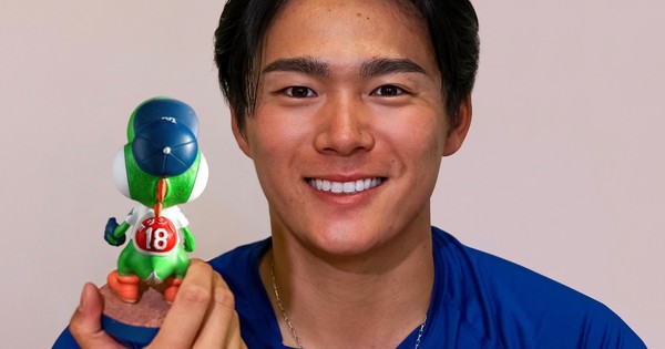World Series MVP Yoshinobu Yamamoto Meets Super Mario's Yoshi