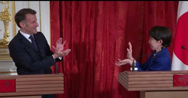 Japan PM and France President Share Dragon Ball Kamehameha Moment