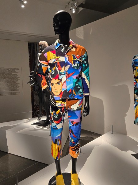 guimet-8-goldark-suit-inspired-by-go-nagai-by-designer-julien-david