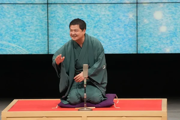 housei-will-appear-at-shoten-v0-hts3fxs4w3991