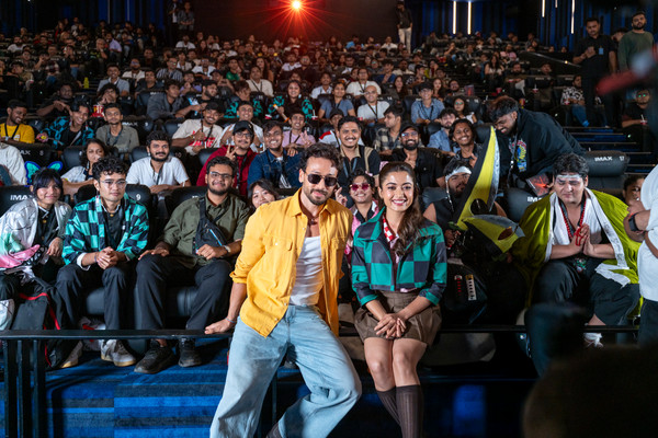 tiger-and-rashmika-with-fans