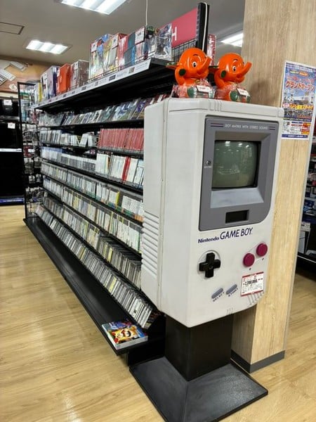 hard-off_seki_game_boy_demo_station