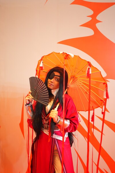 cosplayer-posing-at-the-mumbai-comic-con