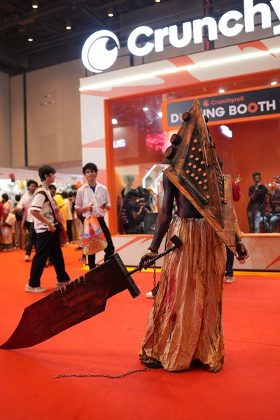 cosplayer-with-their-full-costume-at-mumbai-comic-con