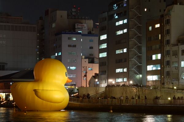 9.5-Meter Rubber Duck Raised in Osaka for Quake Charity - Interest ...