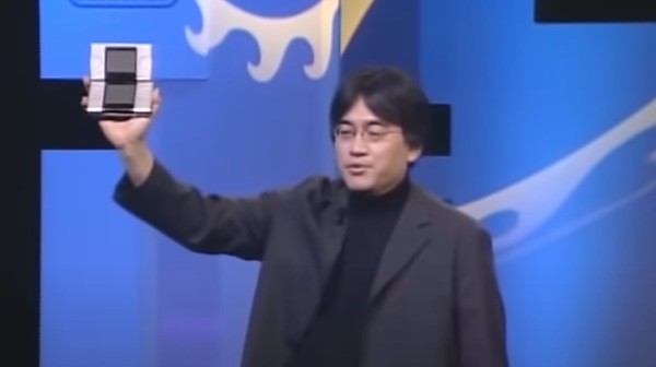 Belated Former Nintendo President Satoru Iwata unveiling the Nintendo DS at E3 2004